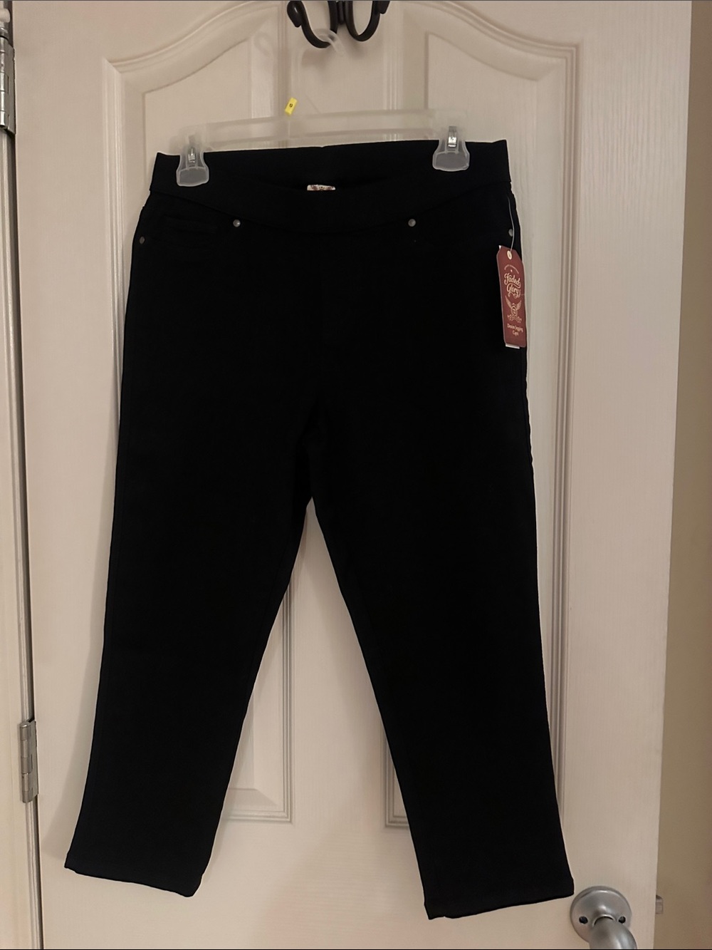 Faded Glory Black Cropped Pull-On Stretch Pants